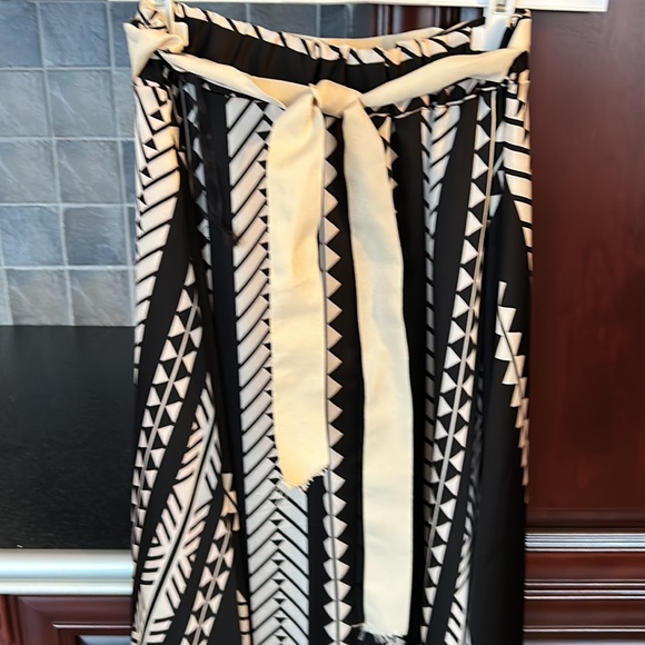 MADE IN ITALY satin feel maxi skirt one size - Picture 3 of 9